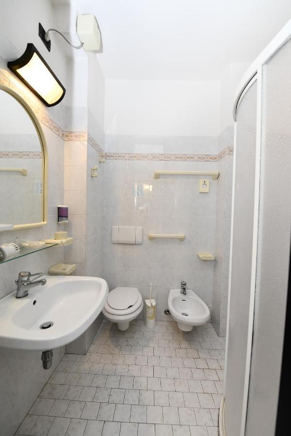 רימיני Hotel Criniera D'Oro מראה חיצוני תמונה