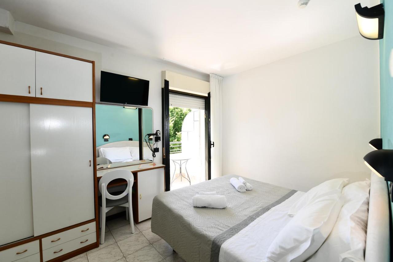 רימיני Hotel Criniera D'Oro מראה חיצוני תמונה