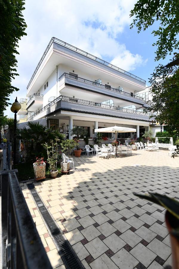 רימיני Hotel Criniera D'Oro מראה חיצוני תמונה