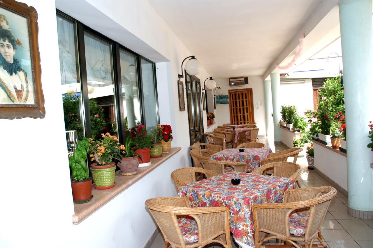 רימיני Hotel Criniera D'Oro מראה חיצוני תמונה